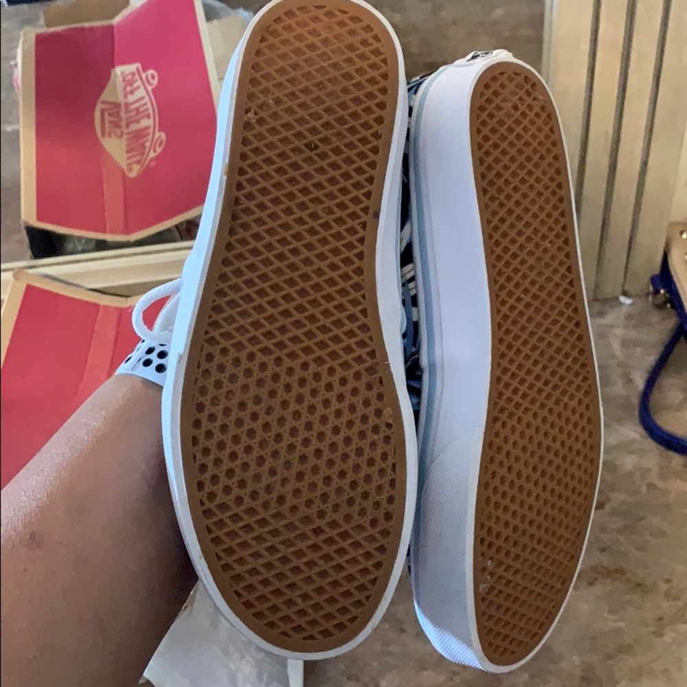 Vans - Picture 4 of 6